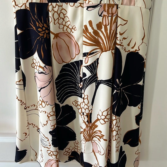 Beautiful Ann Taylor petite dress. Worn once, like new condition. - Picture 5 of 9